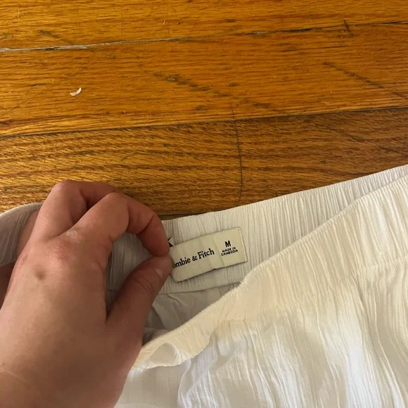 Abercrombie Crinkle Textured Pull On Pants White size medium - Picture 4 of 5